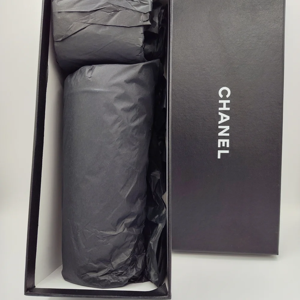 CHANEL White Travel Coffee Mug  Quilted Chain Holder 2023 Coffrets Season GWP